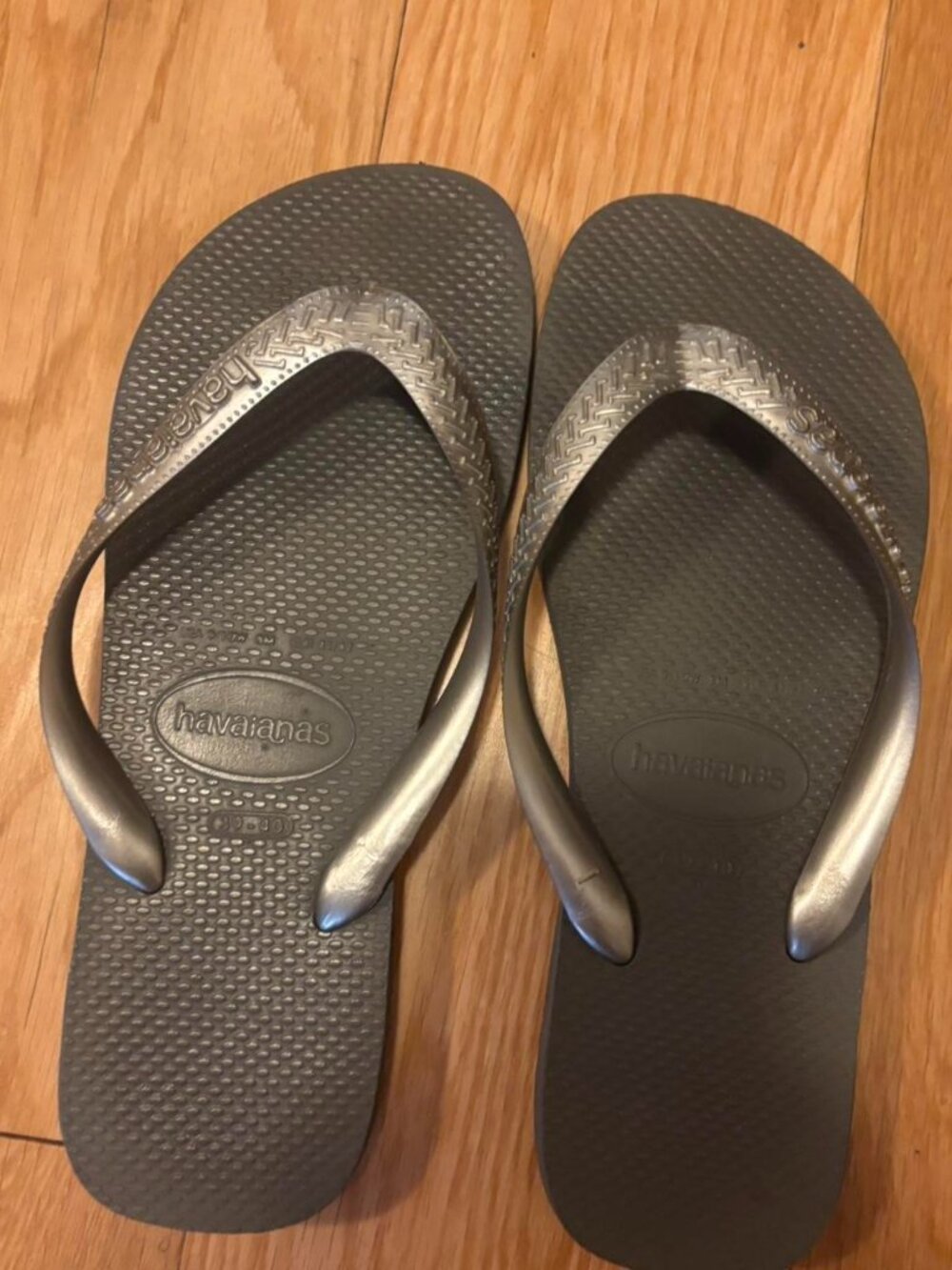 Havaianas Women's Black and Grey Flipflops